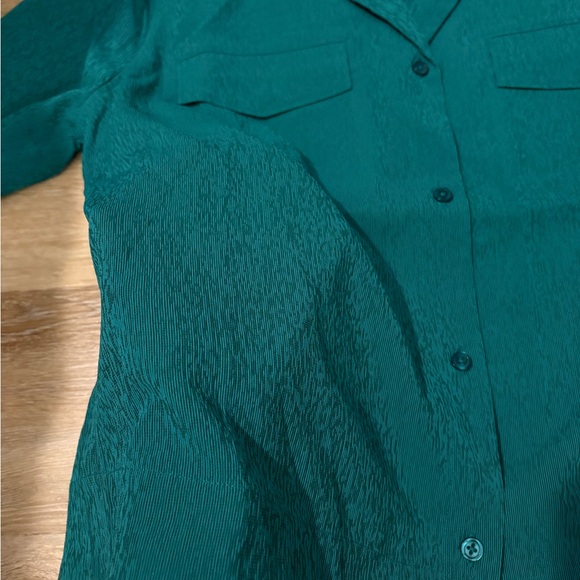 Athleta Echo Short Sleeve Revere Collar Button Through Top in Emerald Green - Picture 7 of 11